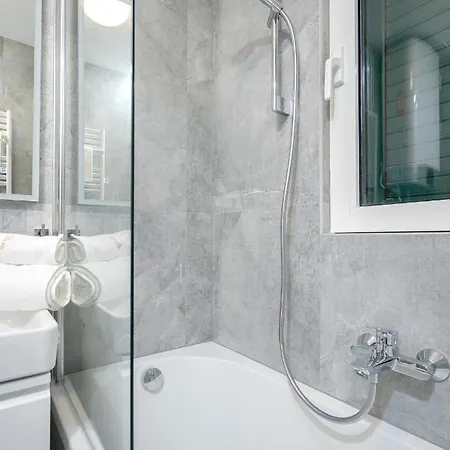 Pine Willa Hvar Town