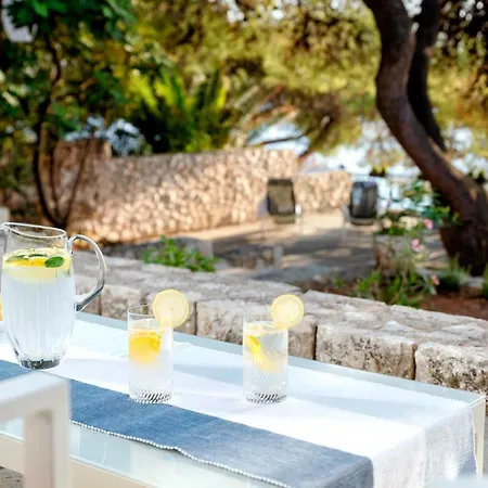 Pine Willa Hvar Town